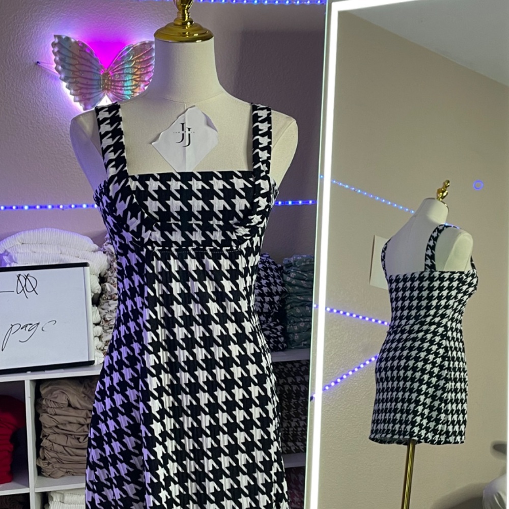 Keli (Black) - Picture 2 of 2